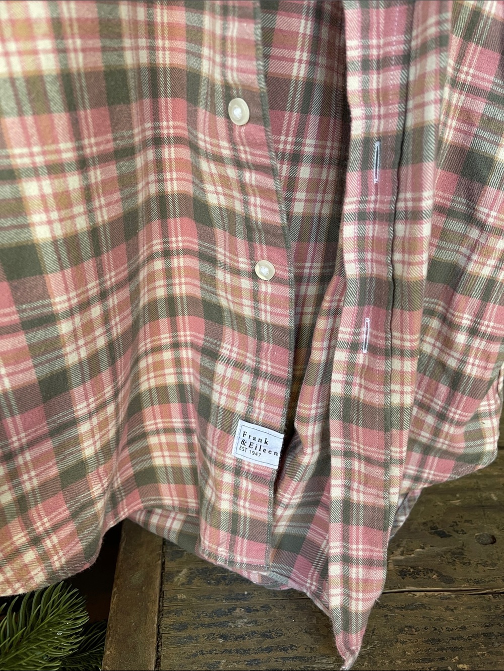 Frank and Eileen thin cotton flannel button down shirt size small - Picture 8 of 11